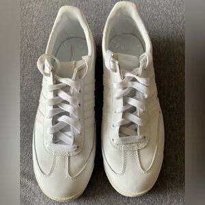 Adidas White Leather Sneakers 
Women's Size 7
Classic Running Shoes 
Like New